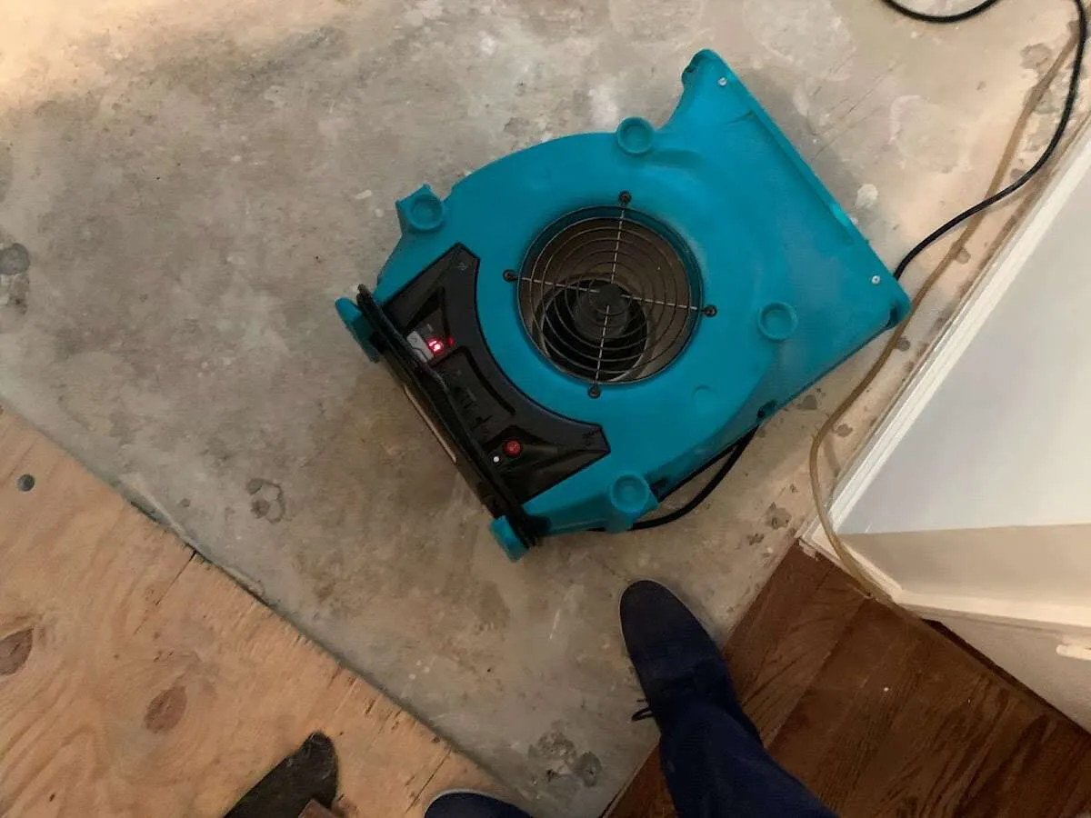 Air mover drying subfloor during Commercial Water Damage Restoration in Innsbrook
